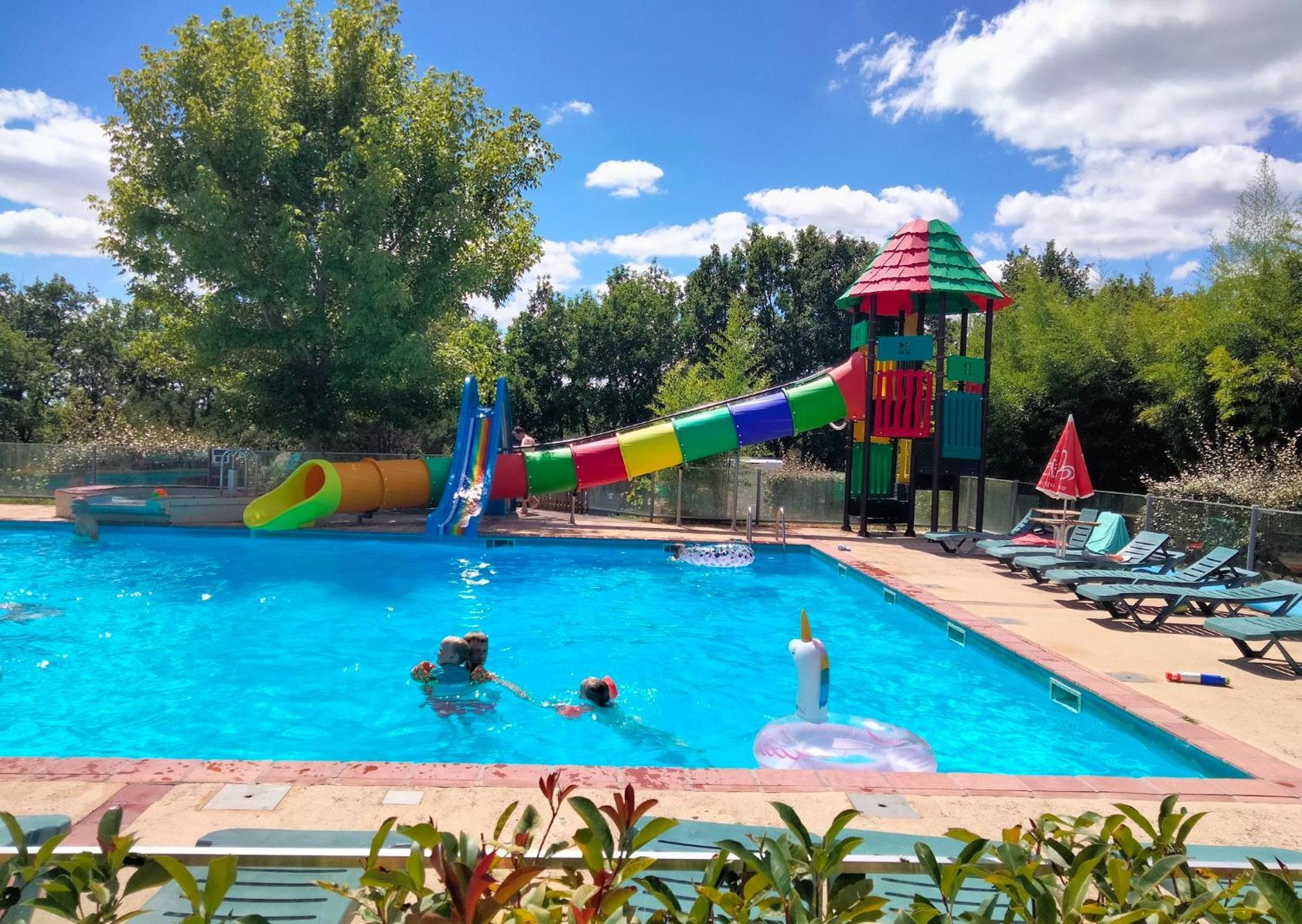 Camping Fontaine Du Roc Casa de hóspedes Devillac Exterior foto