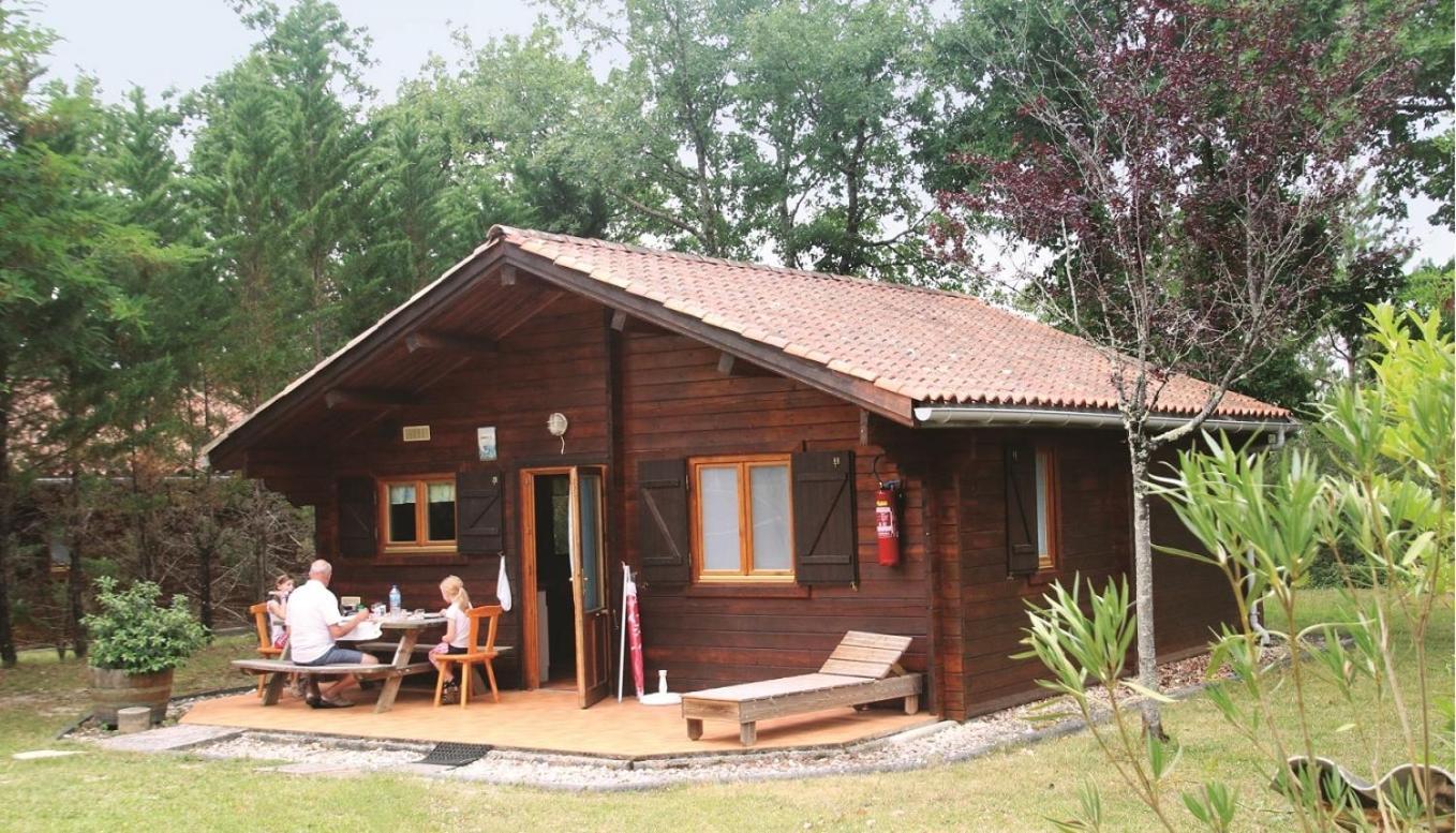 Camping Fontaine Du Roc Casa de hóspedes Devillac Exterior foto