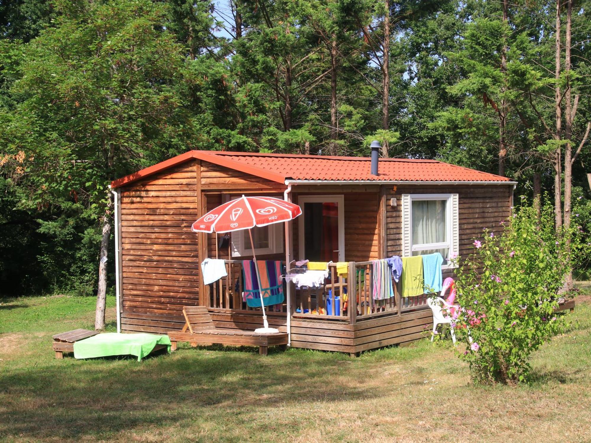 Camping Fontaine Du Roc Casa de hóspedes Devillac Exterior foto